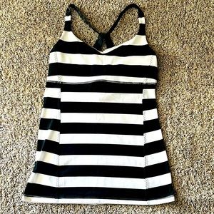 🖤🤍🖤Lululemon tank with satin racer back straps Sz 8